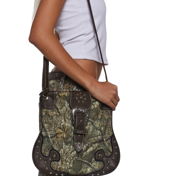 Realtree Camouflage Shoulder Bag with Brown Accents - Picture 4 of 10